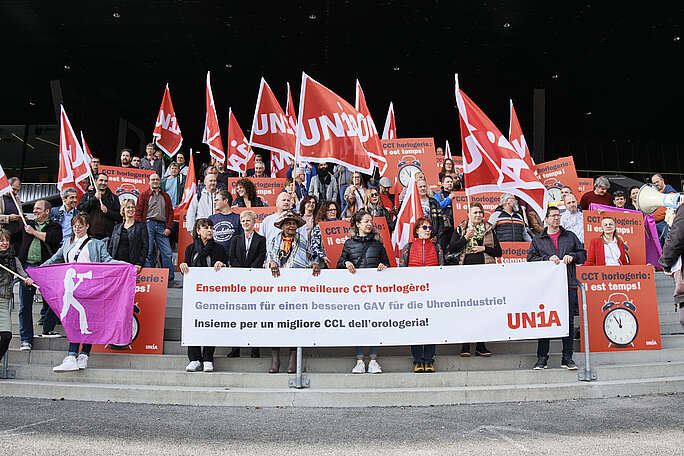 Bir saat fabrikası önünde protesto eylemi