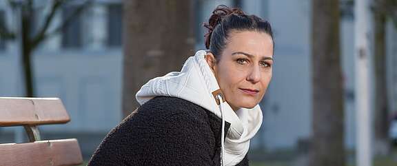 [Translate to Bosanski / Hrvatski / Srpski:] Rojda aslan und ihre Tochter sollten die Schweiz verlassen, weil sie arm sind. Foto: Matthias Luggen